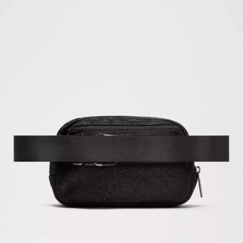 Lulu Lemon Everywhere Glitter Black 1L Belt Bag - Picture 3 of 10